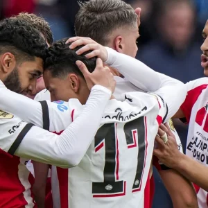 PSV conquista tricampeonato holandês após tropeço do rival