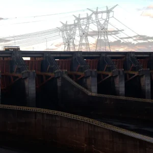 Diretor brasileiro de Itaipu garante tarifa reduzida em 2027