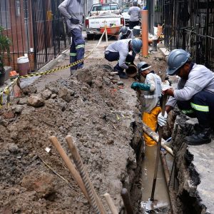 Maré recebe obras de esgoto, mas drenagem e lixo e seguem como desafio