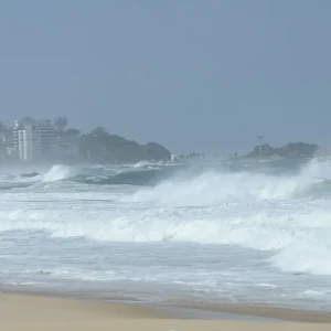Alerta de ressaca com ondas de até 3 metros é emitido para o Rio