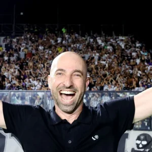 Interino do Botafogo dá depoimento emocionante após vitória sobre o Vasco