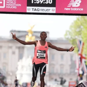 Brasileiro vê a quebra do recorde da maratona diretamente do Quênia; vídeo
