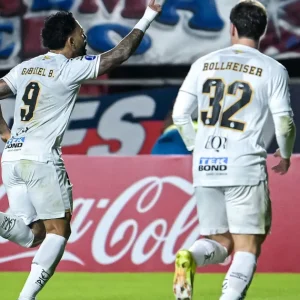 Gabigol desmente Cuca e diz estar à disposição para clássico com Palmeiras