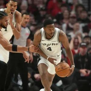Fox decide, Spurs vencem Blazers e avançam às semifinais do Oeste da NBA