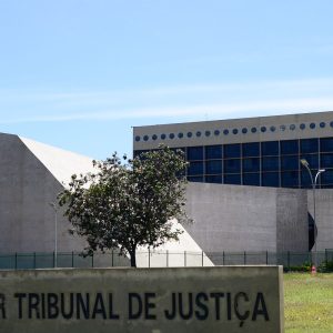 STJ abre investigação por uso de prompts para fraudar processos