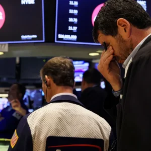Wall Street cai com guerra no Oriente Médio ofuscando otimismo sobre lucros