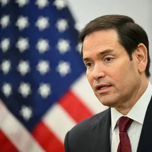 Irã usa o Estreito de Ormuz como “arma nuclear econômica”, diz Rubio