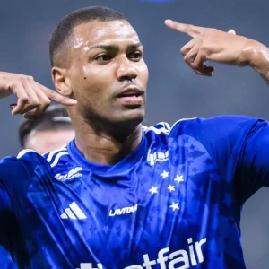 Volante cortado pelo Cruzeiro custou R$ 40 milhões e fez só um jogo em 2026