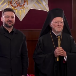 Em visita a Instabul, Zelensky diz que está pronto para encontrar Putin