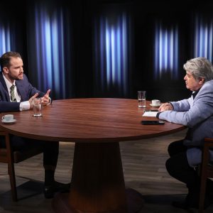 Na Mesa com Datena recebe o ministro Dario Durigan nesta terça-feira