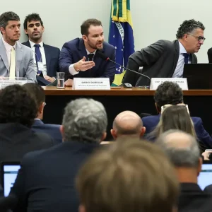Durigan diz ser contra qualquer compensação ao fim da escala 6×1