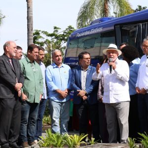 Lula pede que governador do RJ trabalhe para prender milicianos