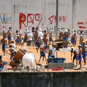 Classificar PCC e CV como terroristas não ajuda o Brasil, diz promotor