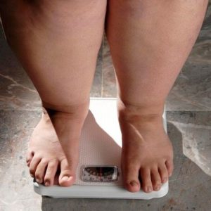 Suplemento com bactéria presente no intestino pode ajudar no controle do peso, mostra estudo