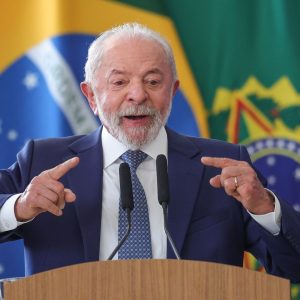 Governo brasileiro acaba com a polêmica ‘taxa das blusinhas’