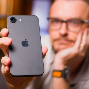 ‘Custo-benefício’ do iPhone 17e não é boa escolha racional, mas faz sentido para fãs da Maçã