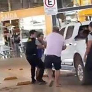 Discussão entre três idosos em hipermercado termina em registros de ameaça e lesão corporal em MT; Veja vídeo | Power Mix