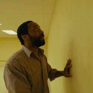 Como um garoto de 20 anos viralizou com Backrooms e construiu o terror mais ambicioso da A24