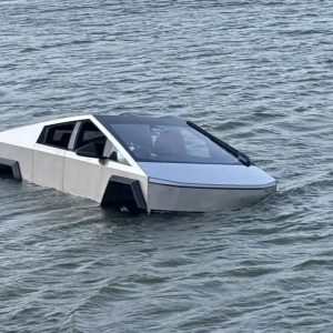 Homem é preso por dirigir Cybertruck dentro de lago para testar “Wade Mode”