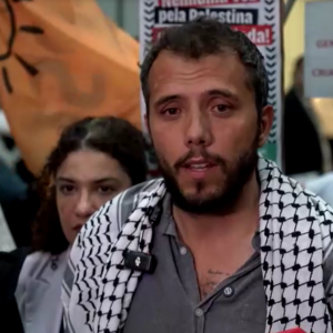Ativista brasileiro chega a São Paulo após ser deportado por Israel