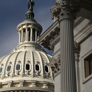 Governo Trump diz que cessar-fogo suspendeu prazo de 60 dias da guerra
