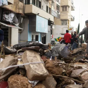 Líbano registra dezenas de mortes enquanto Israel intensifica ataques