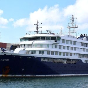 Capitão de navio com surto de hantavírus deixa a embarcação