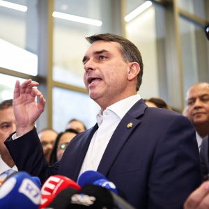 Flávio confirma encontro com Vorcaro após banqueiro ter sido preso