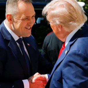 Presidente polonês agradece a Trump pelo envio de tropas americanas