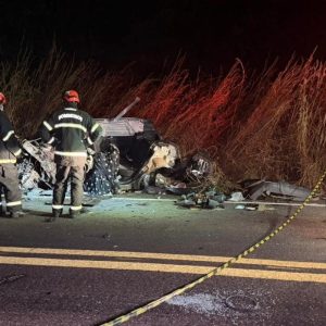 Casal morre e crianças ficam feridas em batida entre carro e carreta – MidiaNews