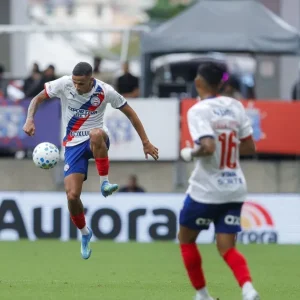 Fora da Copa? Cotado para Seleção, Juba deixa jogo do Bahia lesionado
