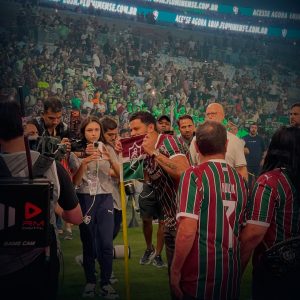HULK FOI APRESENTADO OFICIALMENTE PARA A TORCIDA DO FLUMINENSE!

Antes da bola …