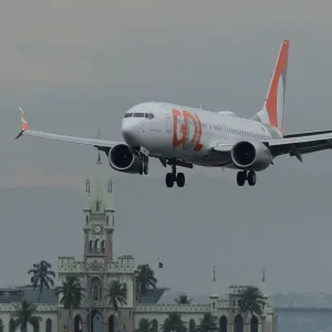 Principal item de custo do setor aéreo acumula alta de 100%, diz Abear