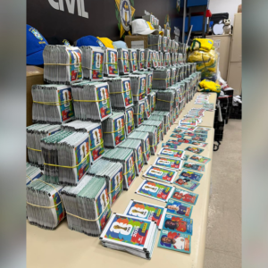 Polícia apreende 200 mil figurinhas do álbum da Copa falsificadas no RJ