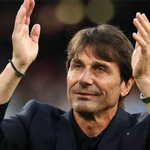 Antonio Conte anuncia saída do Napoli após vice no Campeonato Italiano