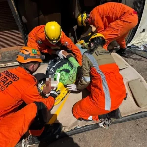 Acidentes deixam dois mortos na MT-235 e motorista preso às ferragens na MT-449