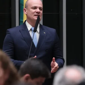 Oposição tenta derrubar decretos de Lula para regular Big Techs