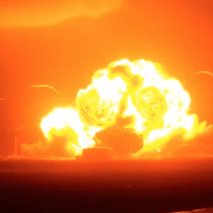 “Muito lamentável”: Elon Musk se pronuncia após foguete de Bezos explodir