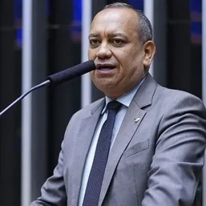 Carro do deputado Max Lemos é alvo de ataque a tiros em rodovia no RJ
