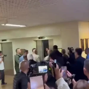 Tiros são disparados e causam tumulto no Senado das Filipinas