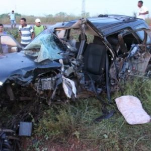 Universitária morre e quatro pessoas ficam gravemente feridas em acidente entre bitrem e Ecosport • Olhar Direto