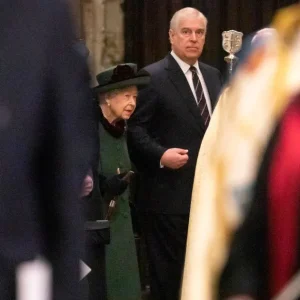Rainha Elizabeth pediu cargo para Andrew no governo, mostram documentos