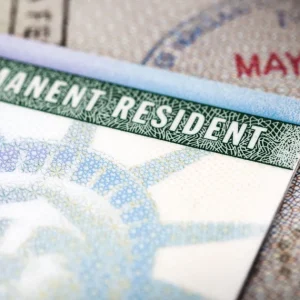 Governo Trump vai obrigar estrangeiros a sair dos EUA para pedir green card