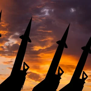 EUA aceleram venda US$ 8 bilhões em armas para países do Oriente Médio
