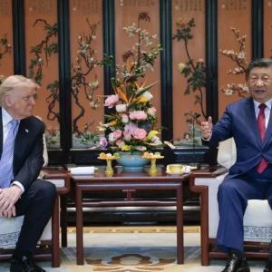 Ao lado de Xi, Trump concorda em impedir que o Irã possua armas nucleares