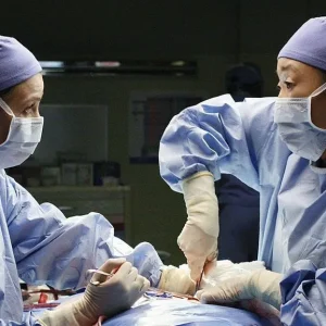 Da emergência às telas: como funciona consultoria médica em filmes e séries