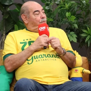“Não vejo o Neymar focado”, diz Rivellino à CNN antes da Copa do Mundo