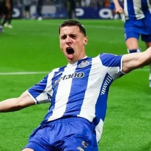 Polonês decide, Porto vence Alverca em casa e é campeão português