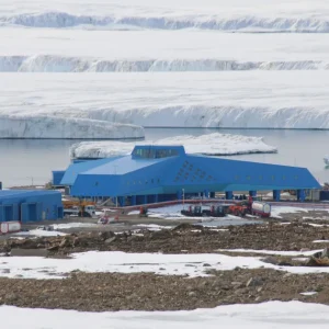 Violência na Antártica: membro de estação científica ameaça equipe com faca