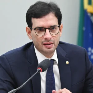 Relator da PEC 6×1 adia apresentação de relatório na Câmara